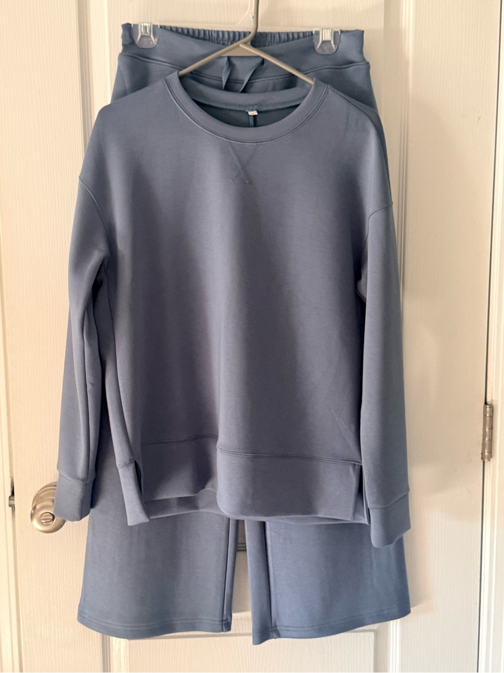 Women's Relaxed Crewneck Sweater in Dusty Blue